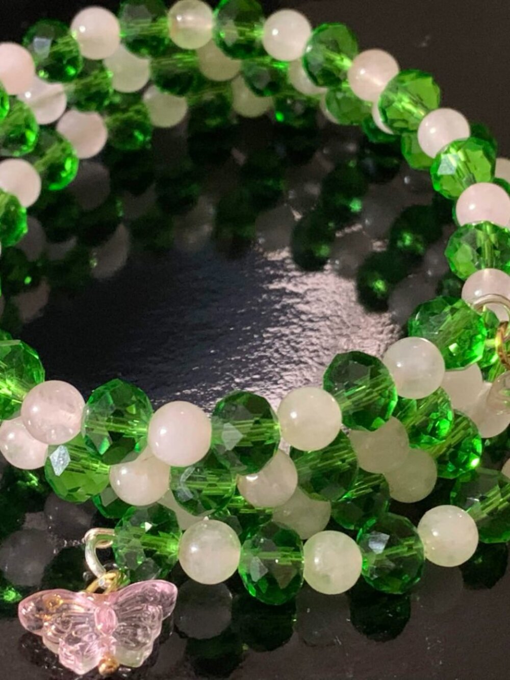 Handmade. Green glass and rose quartz beaded coil bracelet and earrings set. - Picture 3 of 4